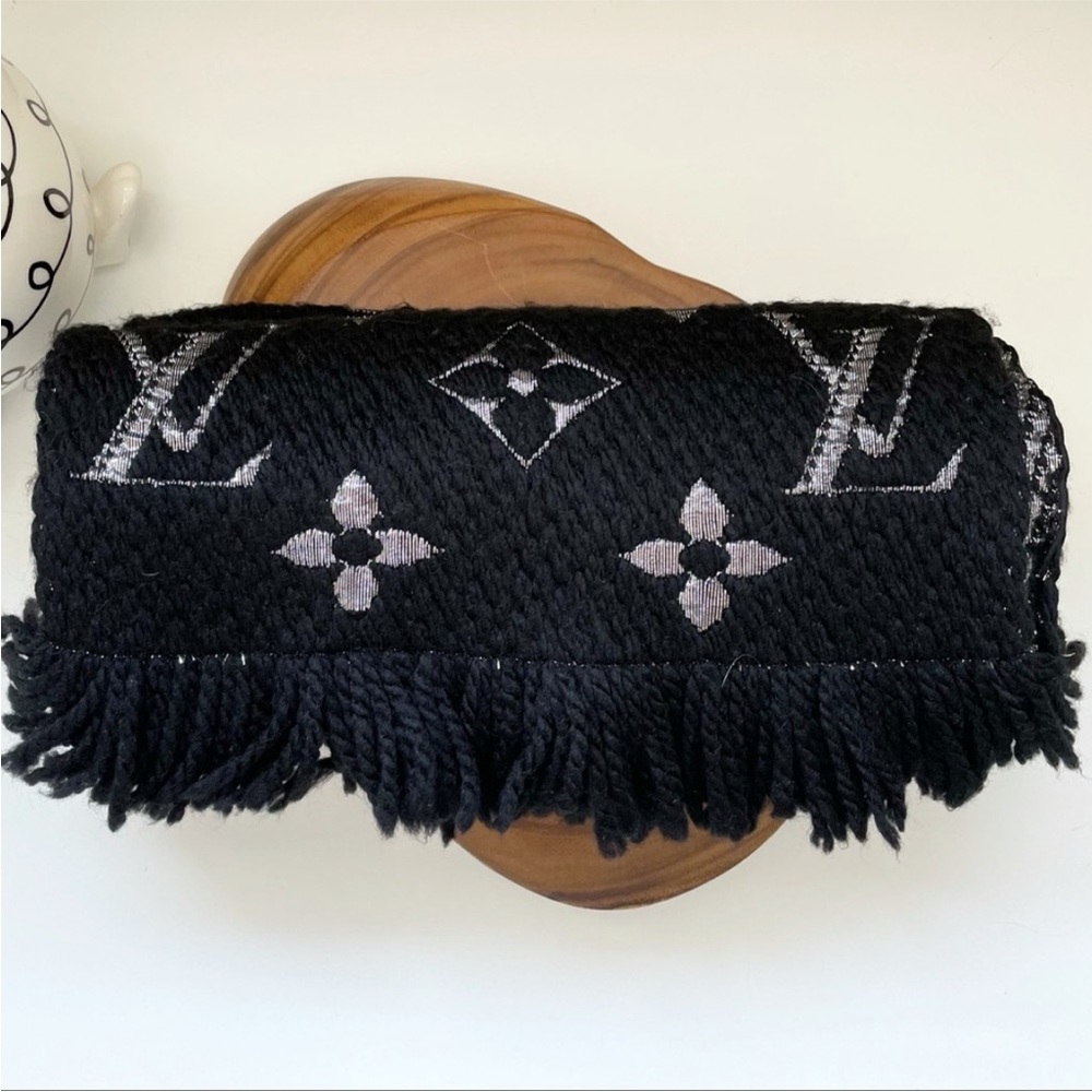 Louis Vuitton Logomania Shine scarf